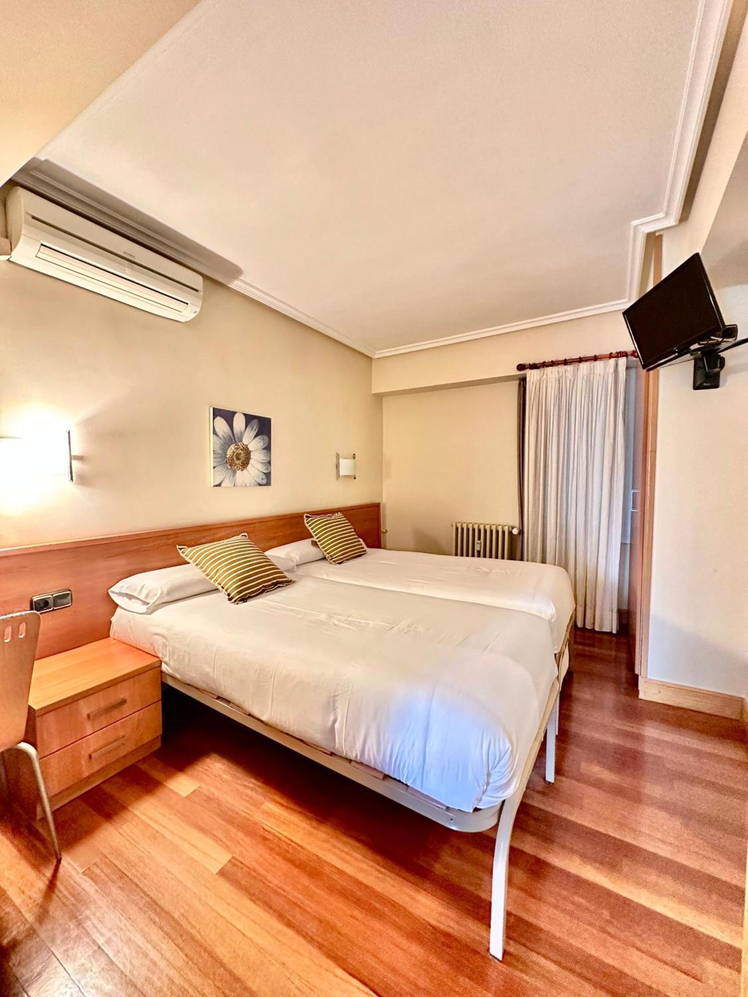 Pension Anoeta Сан-Себастьян Экстерьер фото