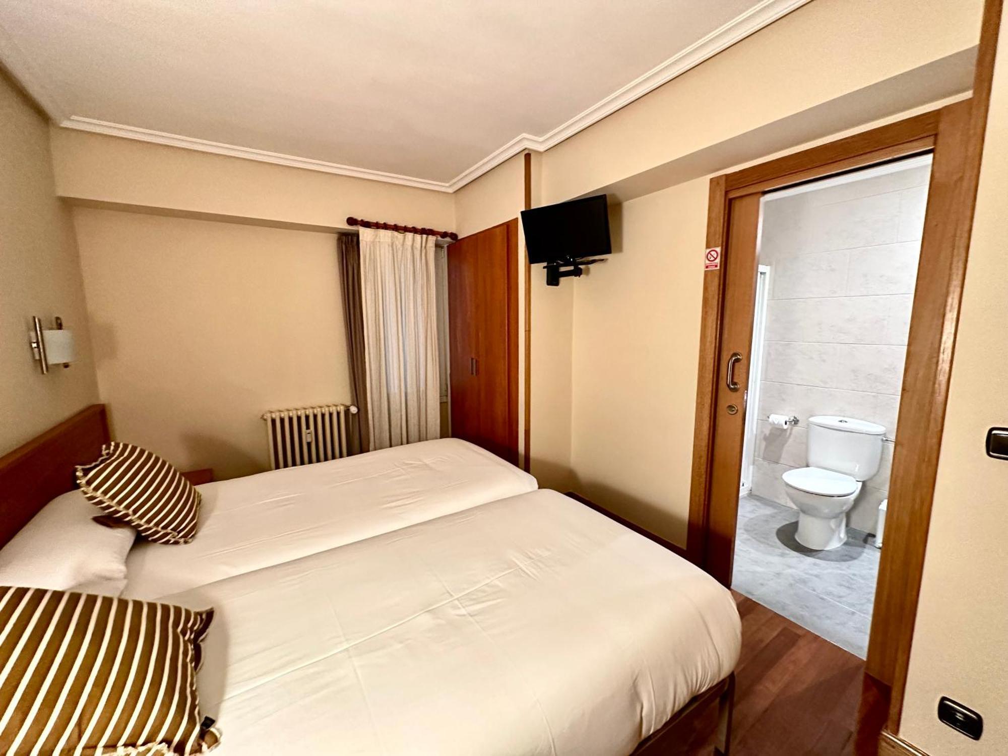Pension Anoeta Сан-Себастьян Экстерьер фото